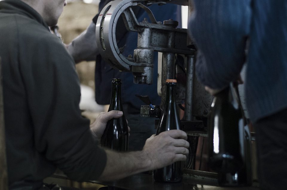 Photo de la mise en capsule lors du tirage