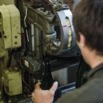 Photo d'une machine à encapsuler vue de côté