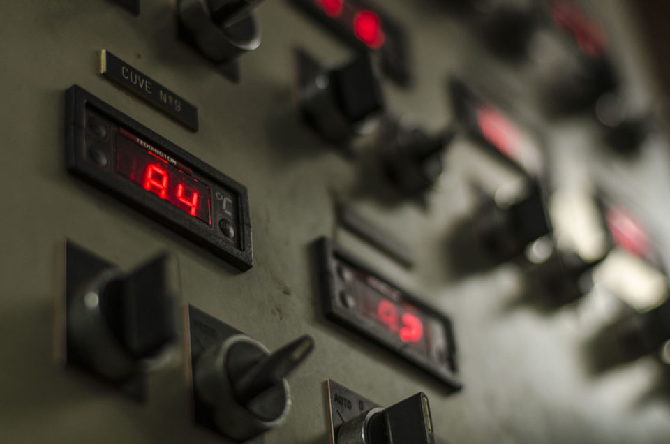 Photo du tableau de contrôle de température des cuves inox